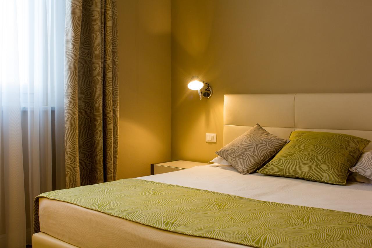 Hotel Universal リヴォルノ エクステリア 写真