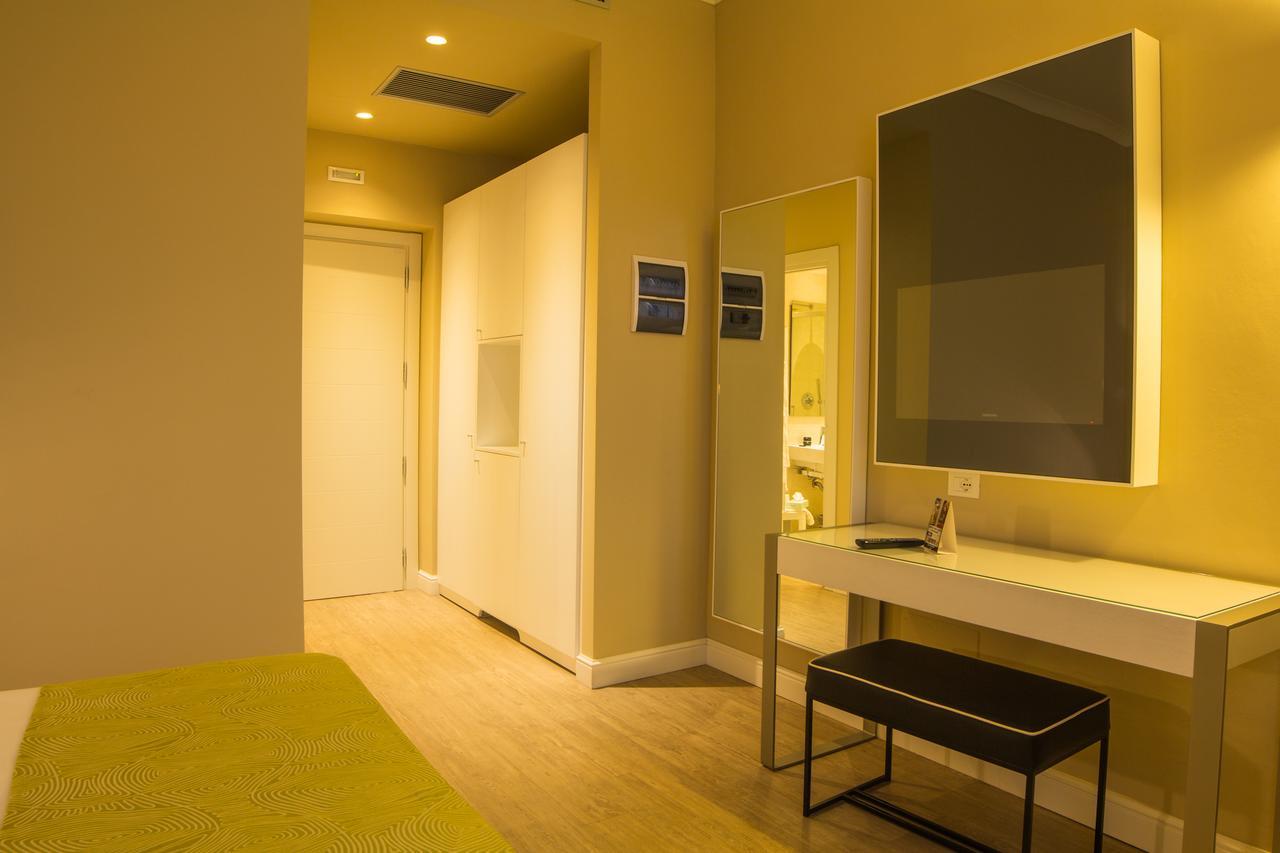 Hotel Universal リヴォルノ エクステリア 写真