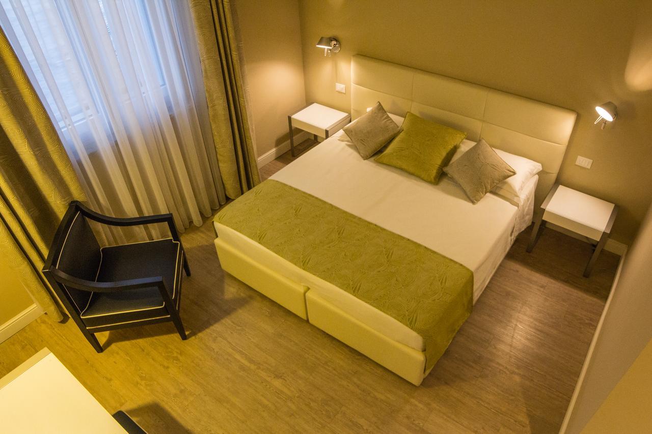 Hotel Universal リヴォルノ エクステリア 写真