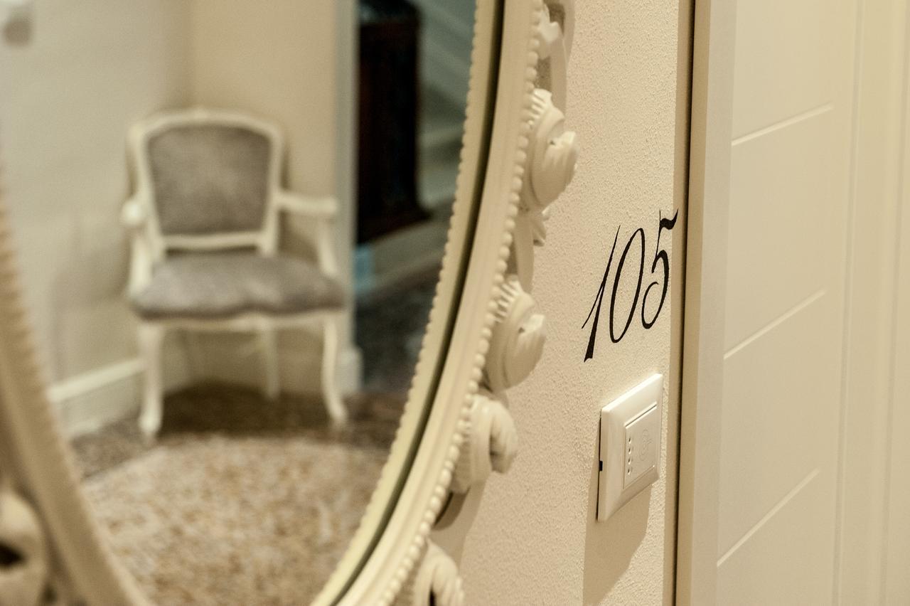 Hotel Universal リヴォルノ エクステリア 写真