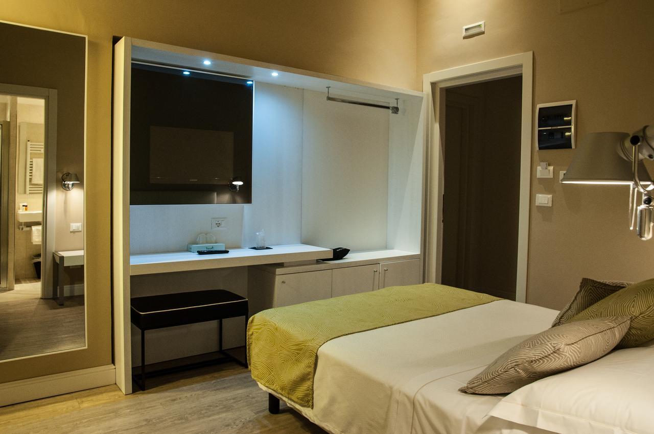 Hotel Universal リヴォルノ エクステリア 写真