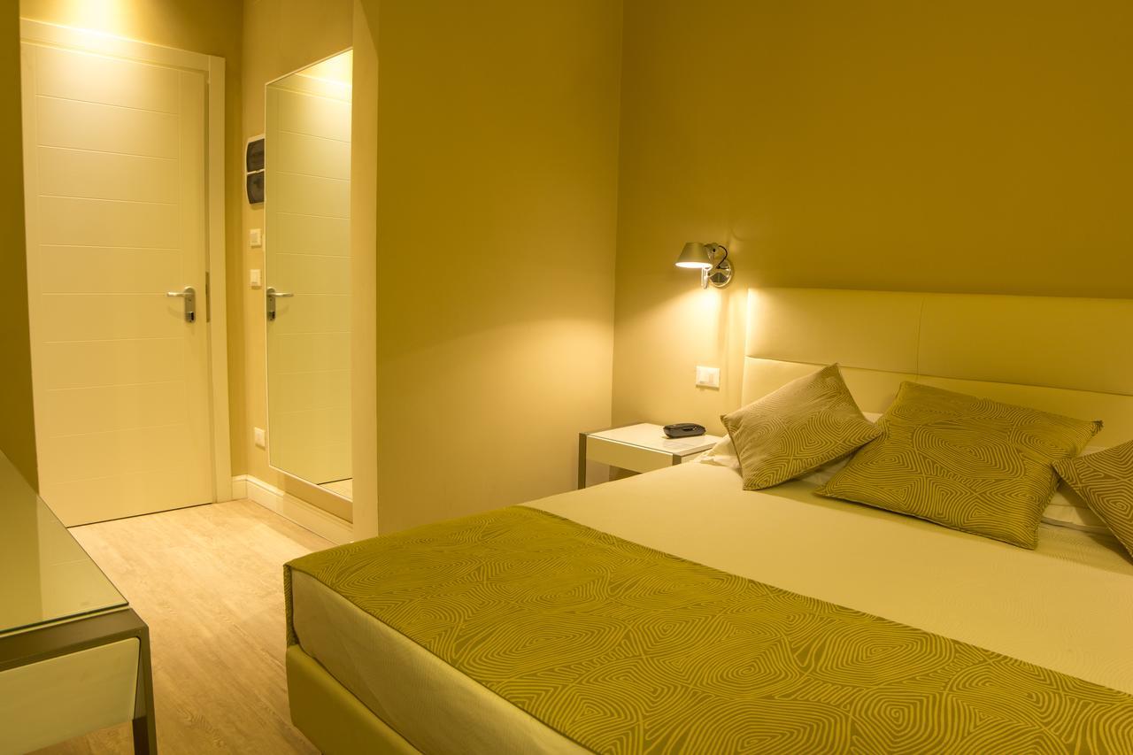 Hotel Universal リヴォルノ エクステリア 写真