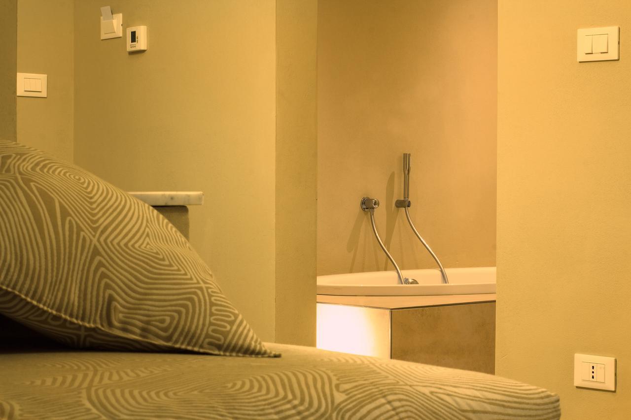 Hotel Universal リヴォルノ エクステリア 写真