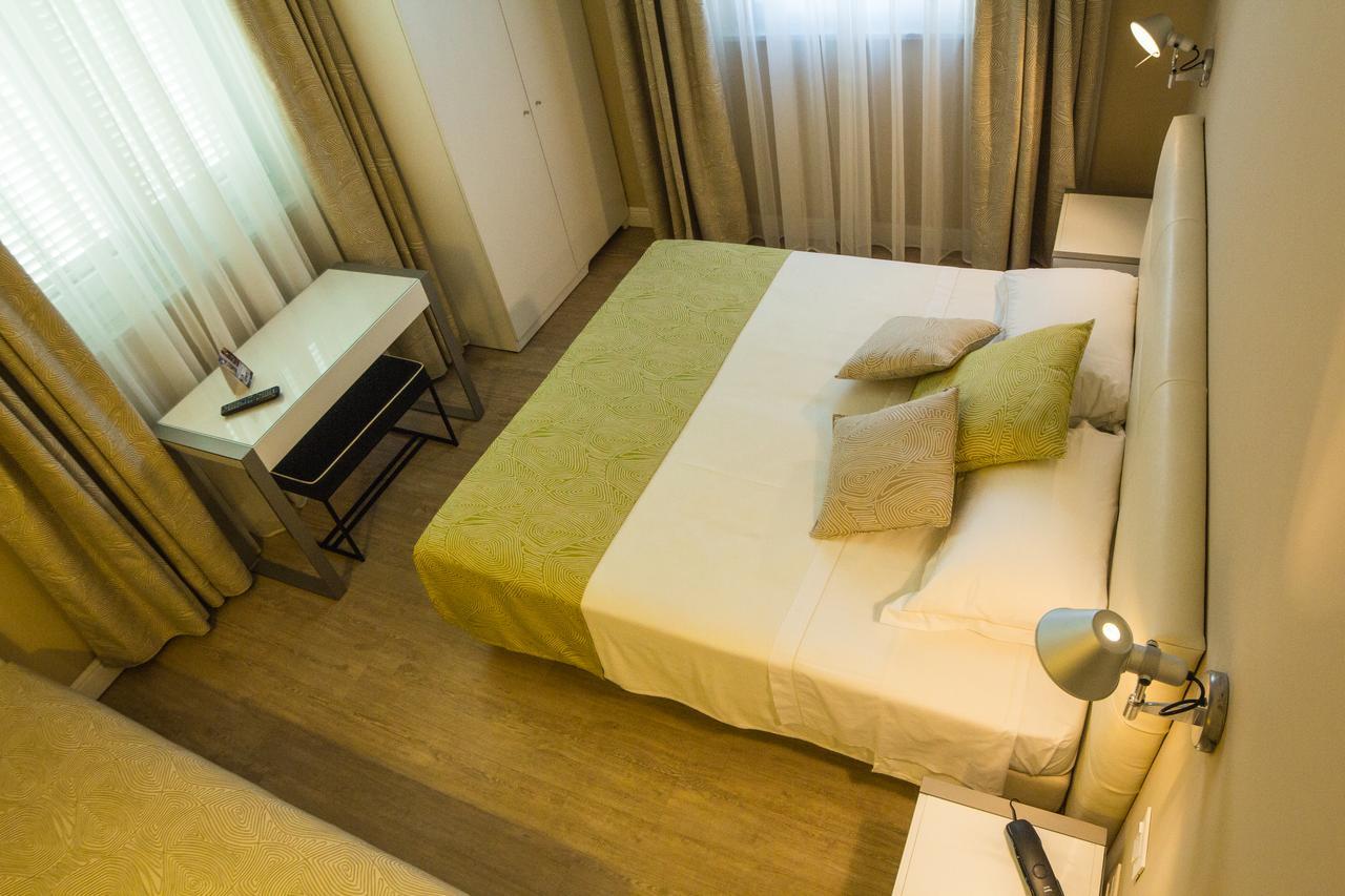 Hotel Universal リヴォルノ エクステリア 写真