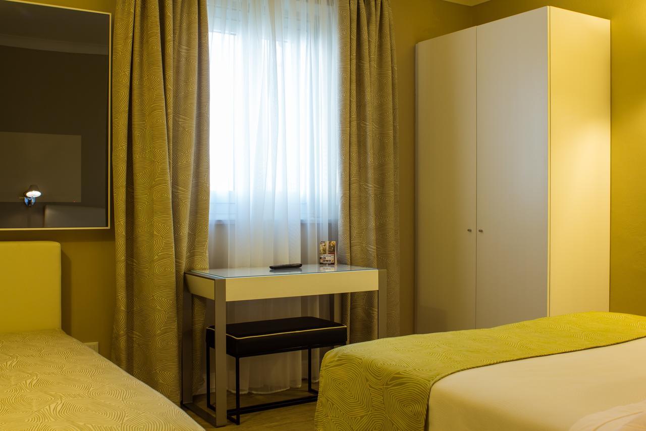 Hotel Universal リヴォルノ エクステリア 写真