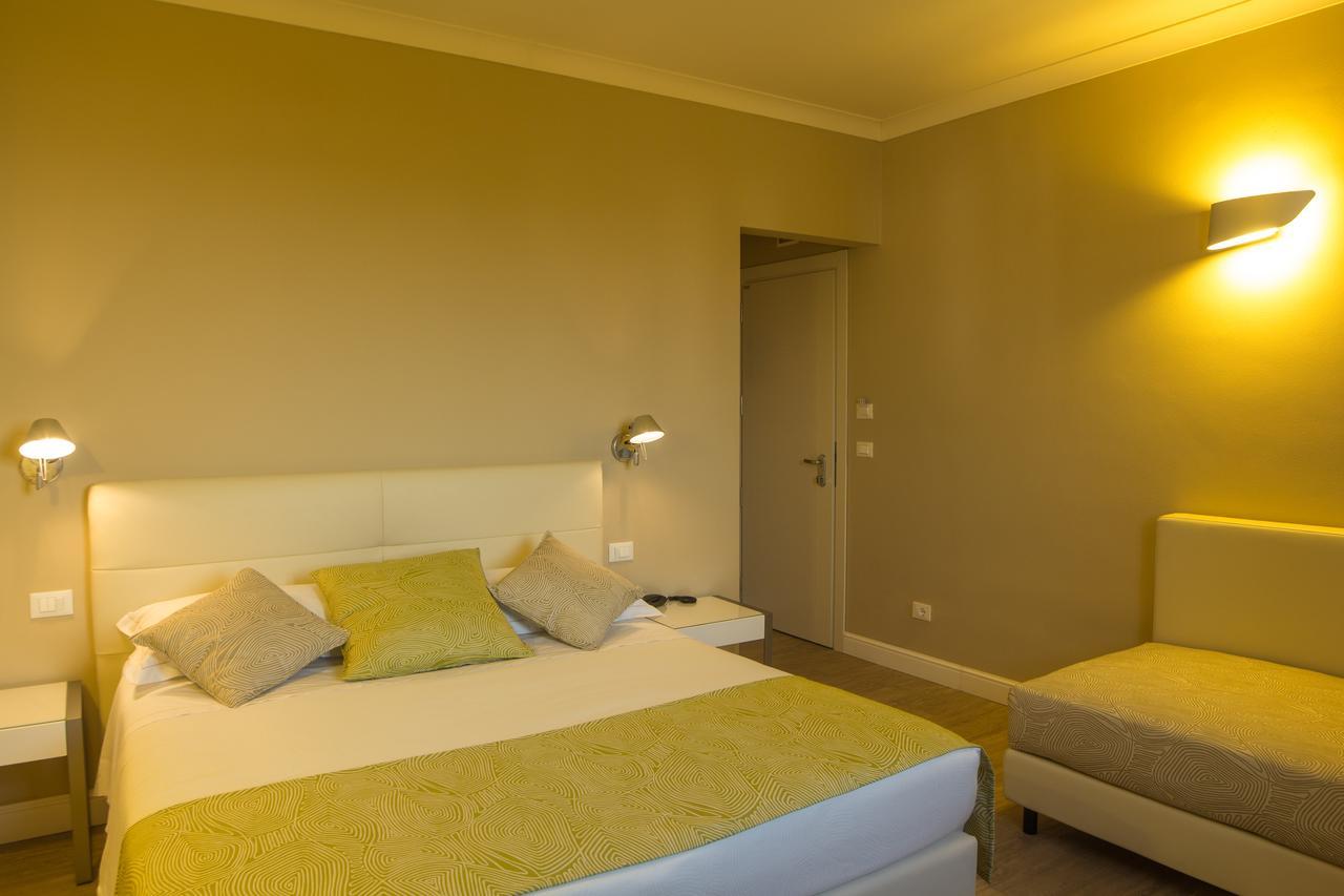Hotel Universal リヴォルノ エクステリア 写真